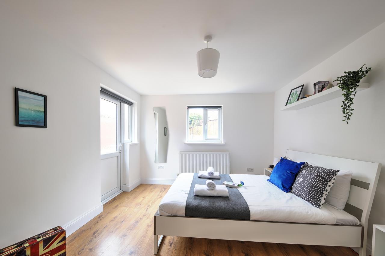 Willesden Short Let London Apartments Wembley Bagian luar foto