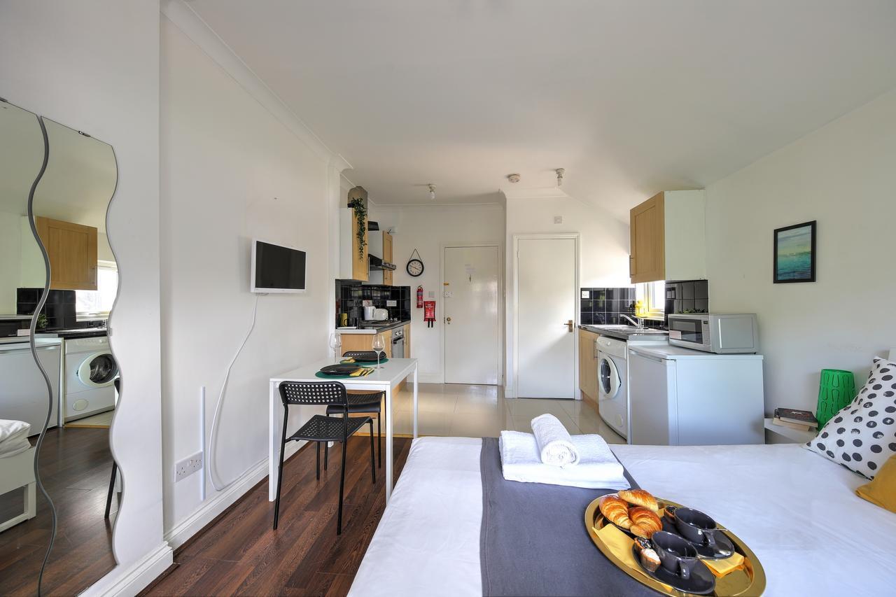 Willesden Short Let London Apartments Wembley Bagian luar foto